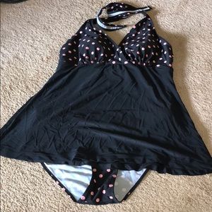Size large women’s maternity tankini set